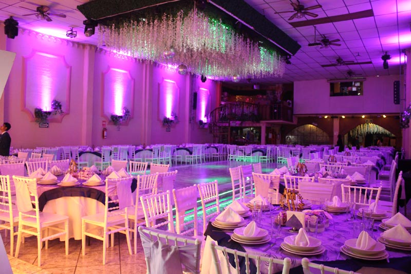 Montaje lila para bodas en Salon Magno Ecatepec